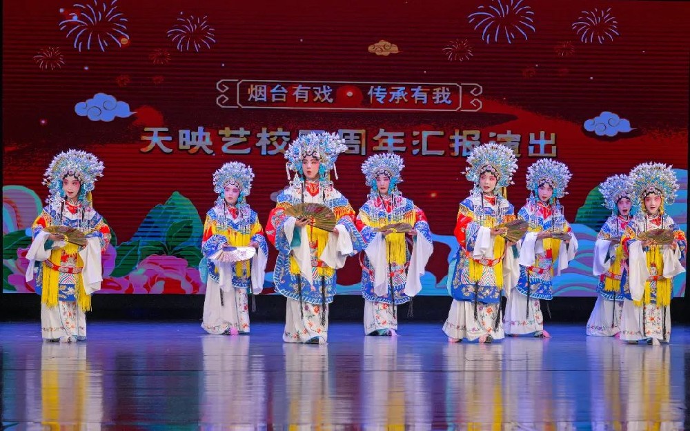 天映艺校五周年汇报演出圆满结束